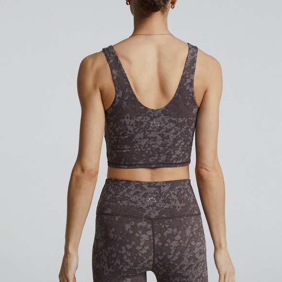 VARLEY Let's Go Walker Sports Bra XS NWT Scoop Neck Tank Style Comfort Support - Picture 2 of 3